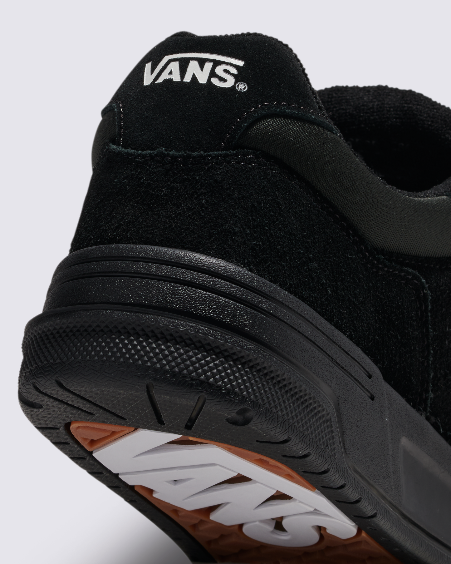 Zapatilla Upland Black/Black/White