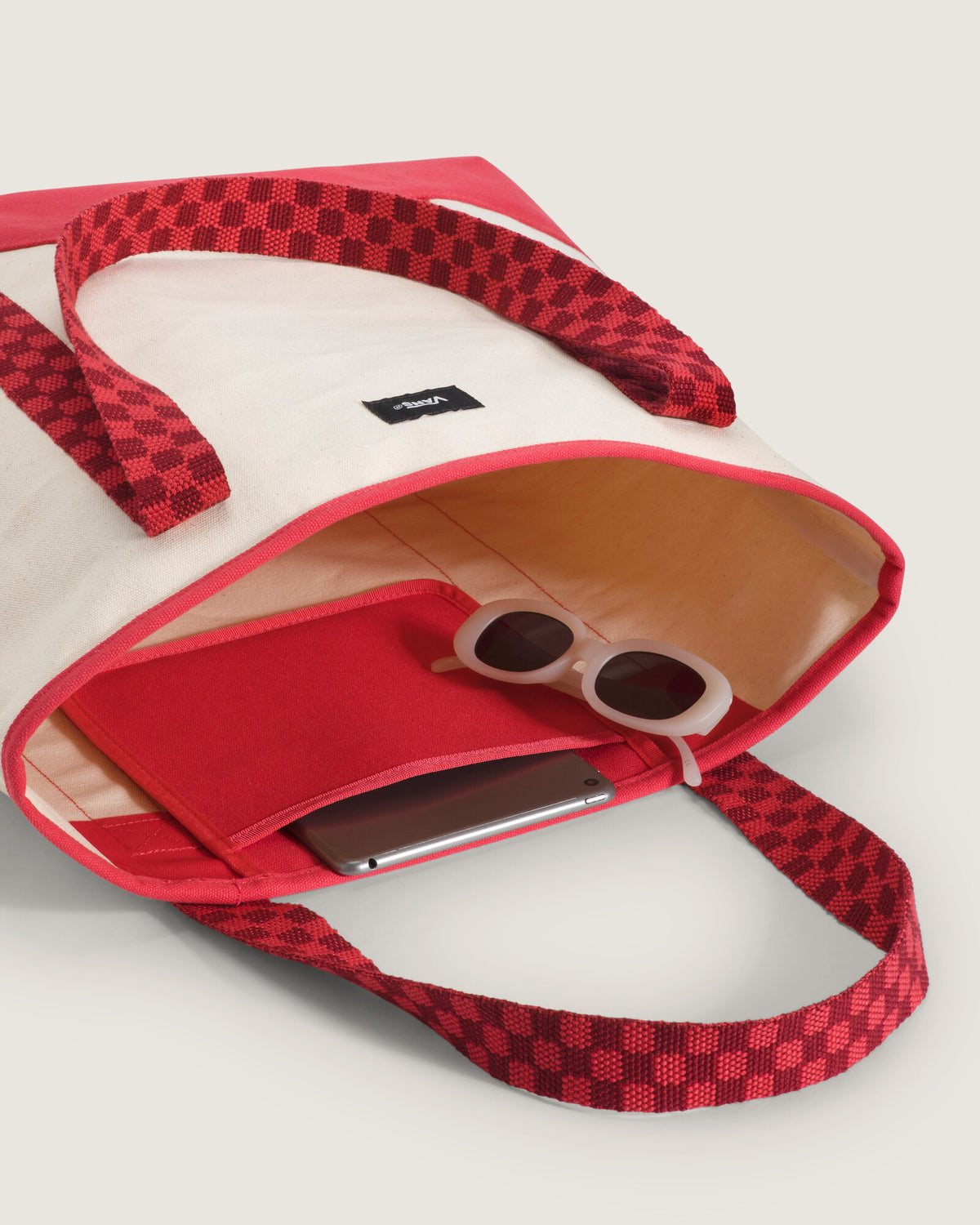 Bolso Pergs Tote - 1; Bolso Pergs Tote - 2; Bolso Pergs Tote - 3; Bolso Pergs Tote - 4; Bolso Pergs Tote - 5; Bolso Pergs Tote - 6; Bolso Pergs Tote - 7; Bolso Pergs Tote - 8; Bolso Pergs Tote - 9; Bolso Pergs Tote - 10