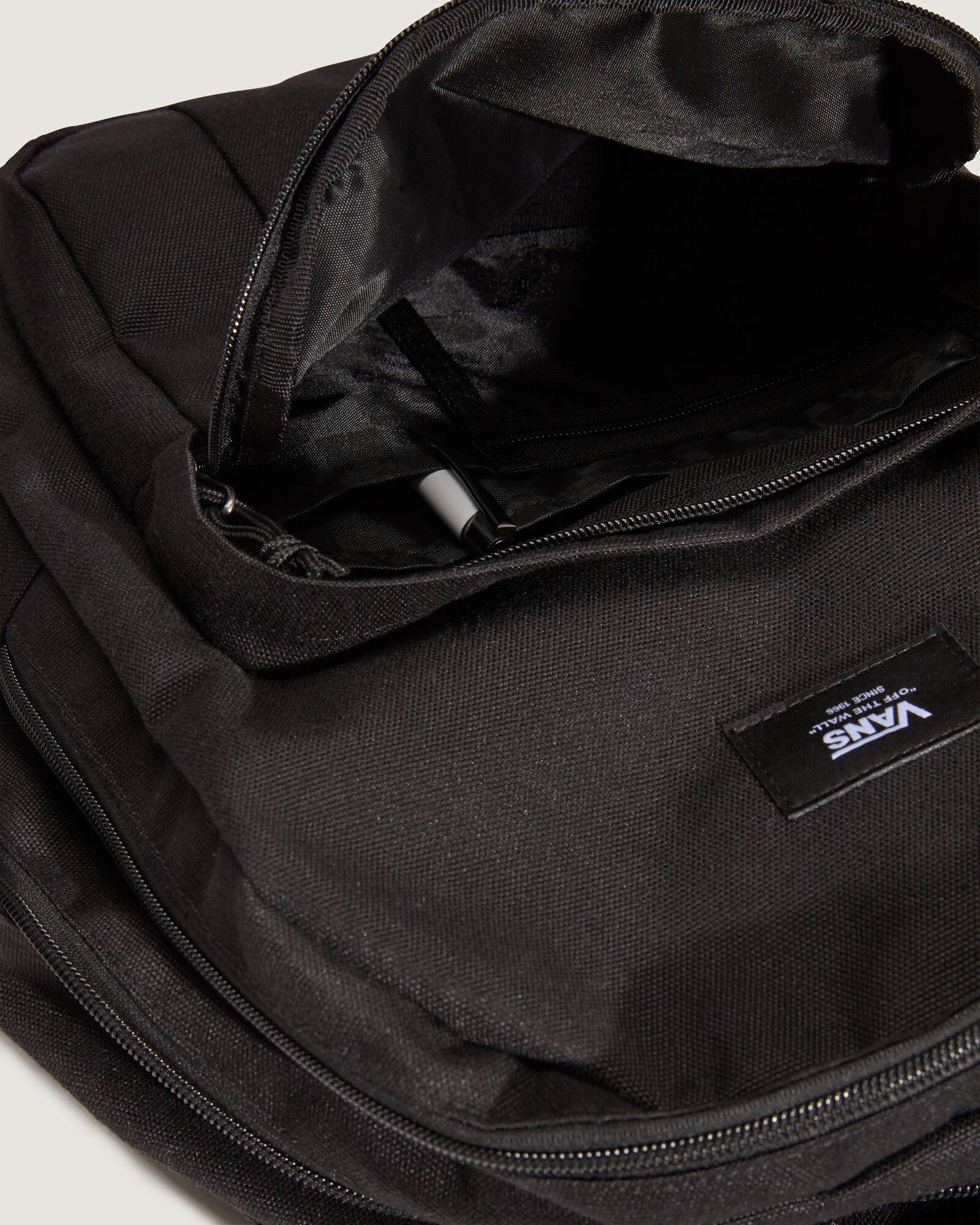 Mochila Old Skool Trek - 1; Mochila Old Skool Trek - 2; Mochila Old Skool Trek - 3; Mochila Old Skool Trek - 4; Mochila Old Skool Trek - 5; Mochila Old Skool Trek - 6; Mochila Old Skool Trek - 7; Mochila Old Skool Trek - 8; Mochila Old Skool Trek - 9; Mochila Old Skool Trek - 10