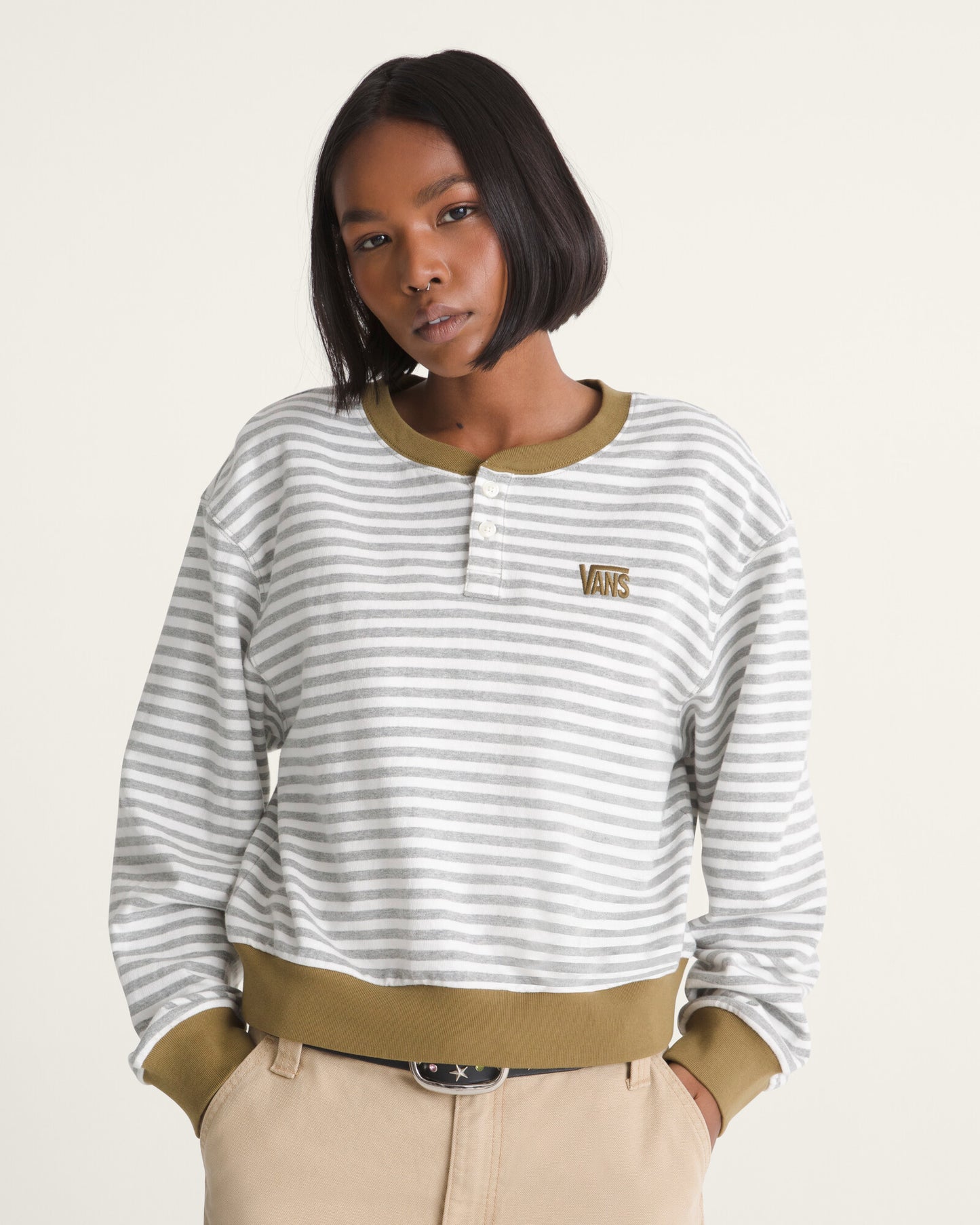 Polerón Molly Henley Pullover - 1; Polerón Molly Henley Pullover - 2; Polerón Molly Henley Pullover - 3; Polerón Molly Henley Pullover - 4; Polerón Molly Henley Pullover - 5; Polerón Molly Henley Pullover - 6; Polerón Molly Henley Pullover - 7; Polerón Molly Henley Pullover - 8; Polerón Molly Henley Pullover - 9; Polerón Molly Henley Pullover - 10